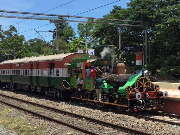 ప్రపంచపు అతి పురాతనమైన ఇండియన్ ఆవిరి రైలు