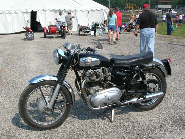 అర్జున్ రెడ్డి మూవీలో ఉపయోగించిన రాయల్ ఎన్ఫీల్డ్ ఇంటర్‌సెప్టార్ బైకు