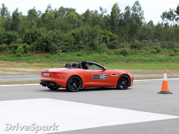 జాగ్వార్ ఆర్ట్ ఆఫ్ పర్ఫామెన్స్ టూర్