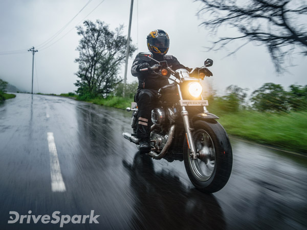  హ్యార్లీ డేవిడ్‌సన్ 1200 కస్టమ్ బైక్ టెస్ట్ డ్రైవ్