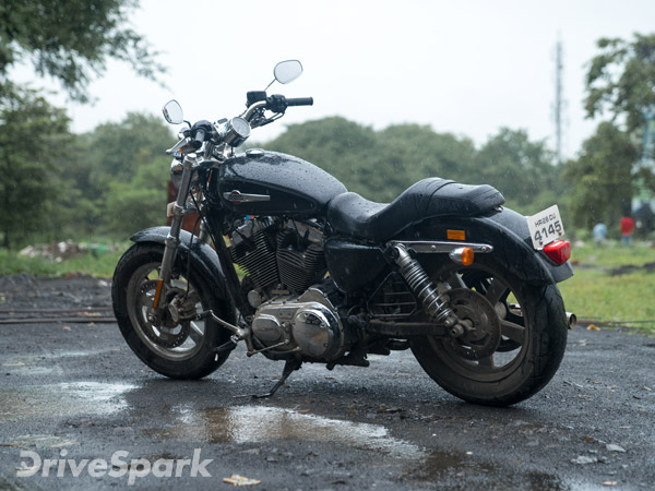  హ్యార్లీ డేవిడ్‌సన్ 1200 కస్టమ్ బైక్ టెస్ట్ డ్రైవ్