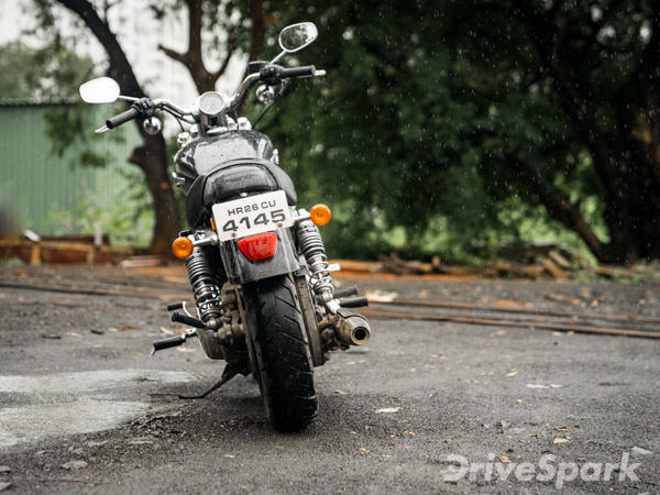  హ్యార్లీ డేవిడ్‌సన్ 1200 కస్టమ్ బైక్ టెస్ట్ డ్రైవ్