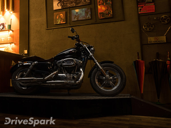  హ్యార్లీ డేవిడ్‌సన్ 1200 కస్టమ్ బైక్ టెస్ట్ డ్రైవ్