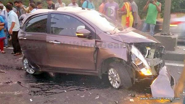 తలక్రిందులైన టాటా టియాగో