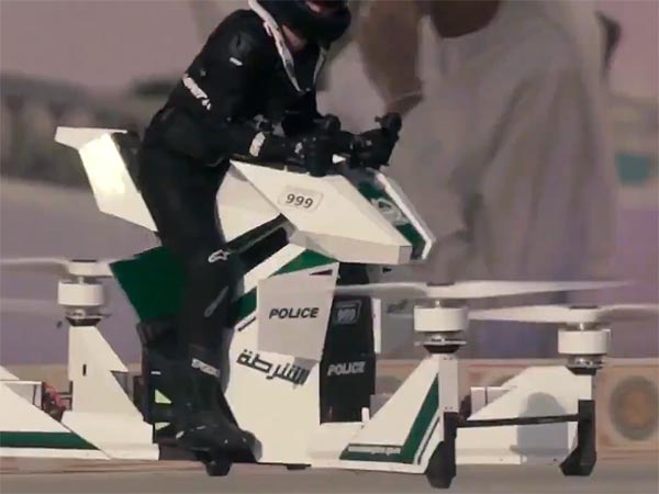 దుబాయ్ పోలీసులకు ఎగిరే బైకులు