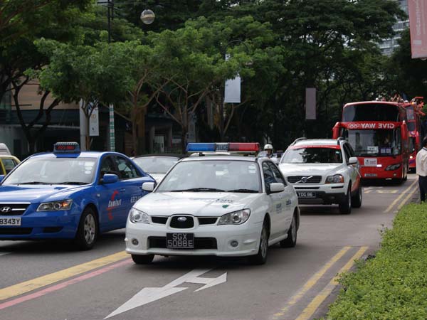 కొత్త కార్ల రిజిస్ట్రేషన్ నిలిపేసిన సింగపూర్