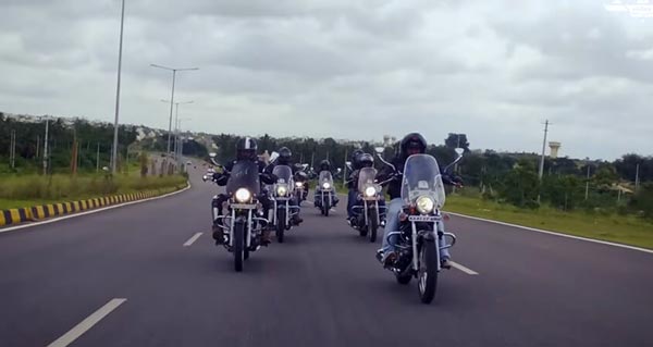 బజాజ్ అవెంజర్ 400