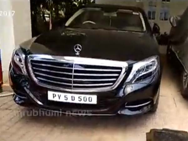 అమలాపాల్ మెర్సిడెస్ బెంజ్ ఎస్-క్లాస్