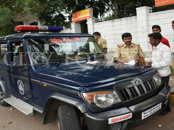 ట్రాఫిక్ పోలీసులు