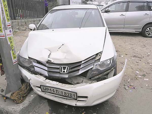 నిండు గర్భవతి మీదకు దూసుకెళ్లిన కారు