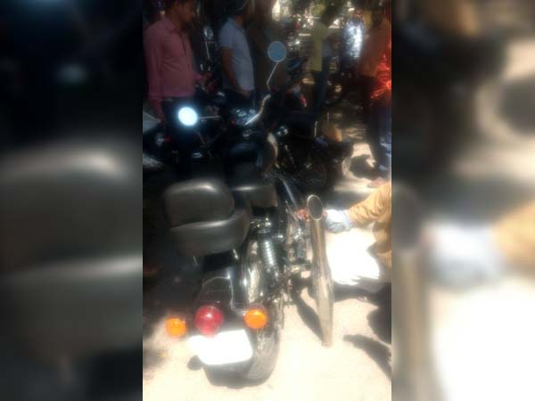 సైలెన్సర్లను రోడ్ రోలరుతో తొక్కించిన పోలీసులు