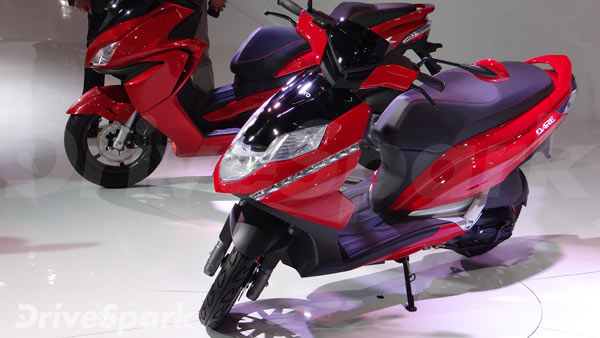 ఆటో ఎక్స్‌పోలో హీరో టూ వీలర్లు