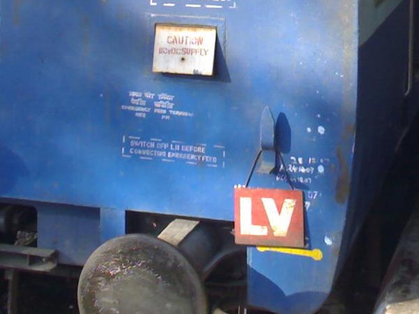 రైలు పెట్టెకు చివర్లో X మార్క్ ఎందుకుంటుందో తెలుసా...?