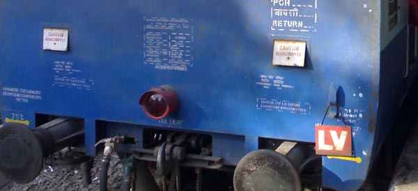 రైలు పెట్టెకు చివర్లో X మార్క్ ఎందుకుంటుందో తెలుసా...?