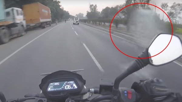 బైక్ రైడర్‌ను ప్రాణాపాయం నుండి రక్షించిన ఏబిఎస్