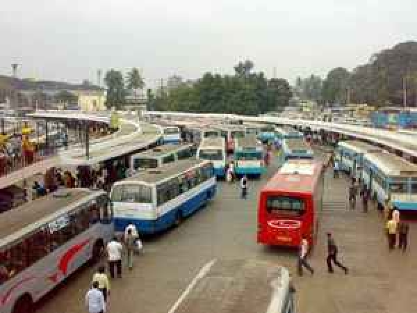 బస్సు క్రింద పడిన వ్యక్తిని 70కిమీలు ఈడ్చుకెళ్లిన బస్సు