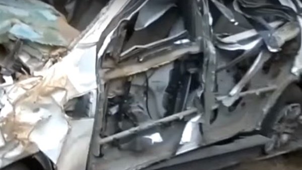 లోయలోకి పడిపోయిన ఫోర్డ్ ఎండీవర్