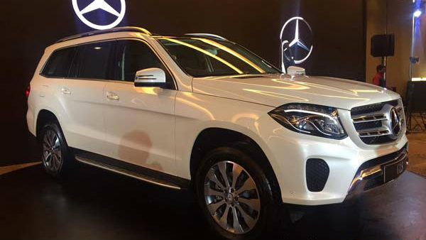 సింగర్ నేహా కక్కర్ ఖాతాలో ఖరీదైన మెర్సిడెస్