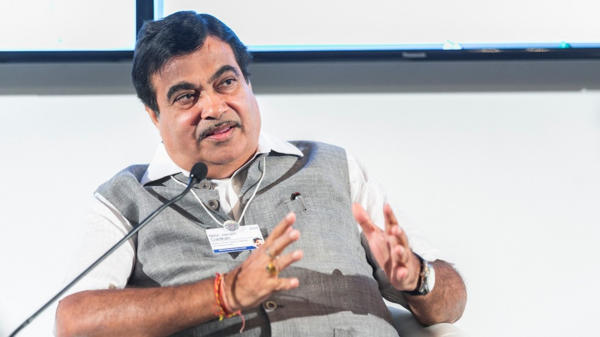 పాత కార్లను నుజ్జు నుజ్జు చేసే విధానం