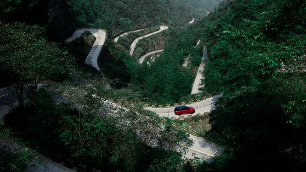 నిటారు మెట్లు ఎక్కిన రేంజ్ రోవర్ స్పోర్ట్ ఎస్‌యూవీ