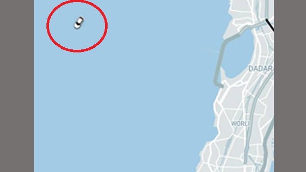 కస్టమర్ కోసం అరేబియా సముద్రంలో వేచి ఉన్న ఉబర్ ట్యాక్సీ