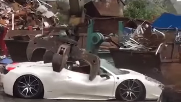 రాంగ్ పార్కింగ్ చేశాడని ఖరీదైన కారును నుజ్జు నుజ్జు చేసిన పోలీసులు