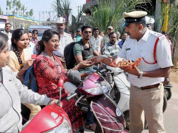 సమ్మర్ రోడ్ ట్రిప్‌లో ఖచ్చితంగా పాటించాల్సిన చిట్కాలు