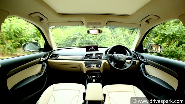 స్టీరింగ్ వీల్ మధ్యలో ఎందుకు ఉండదో తెలుసా