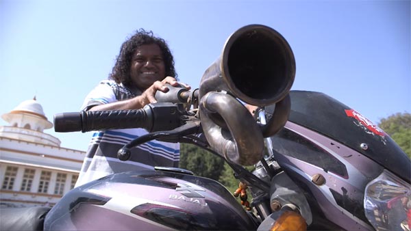 గిన్నిస్ వరల్డ్ రికార్డులో బజాజ్ డిస్కవర్ 125