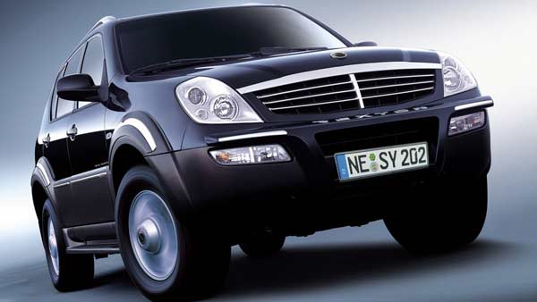 లగ్జరీ కార్లను కాపీ కొట్టిన చైనా కంపెనీలు