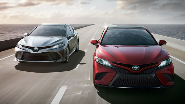 నుజ్జునుజ్జయిన కారును షోరూమ్‌లో ప్రదర్శించిన టయోటా డీలర్