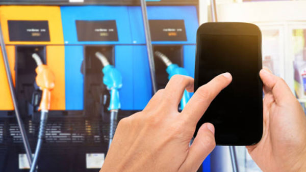 సెల్ ఫోన్లు వినియోగిస్తే పెట్రోల్ బంకులు నిజంగానే పేళుతాయా...?