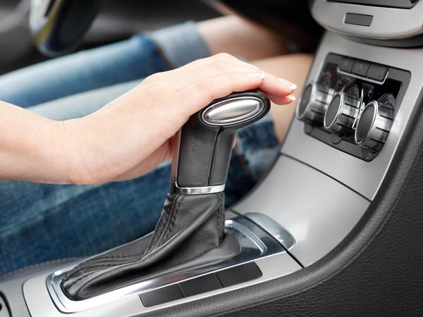 ఆటోమేటిక్ కార్లలో చేసే పొరబాట్లు