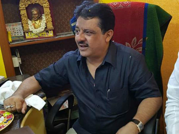 ఇన్నోవా సరిపోవడం లేదు కాస్త పెద్ద కారు ఇవ్వండి