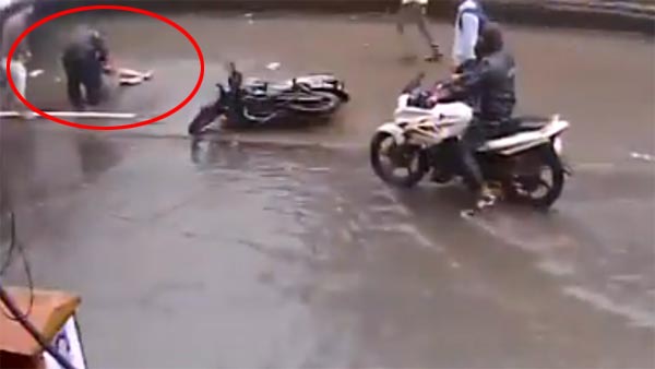 ముంబాయ్‌లో బస్సు క్రింద పడిన మహిళ