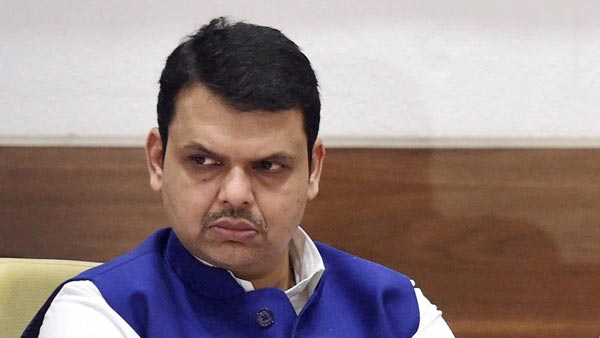 మహారాష్ట్ర ముఖ్యమంత్రి దేవేంద్ర ఫడ్నవీస్‌ కారుకు జరిమానా విధించిన పోలీసులు