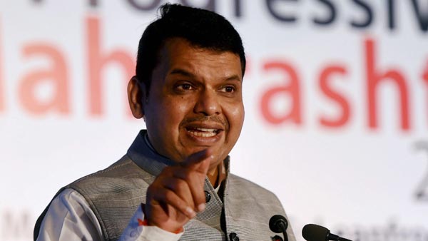 మహారాష్ట్ర ముఖ్యమంత్రి దేవేంద్ర ఫడ్నవీస్‌ కారుకు జరిమానా విధించిన పోలీసులు