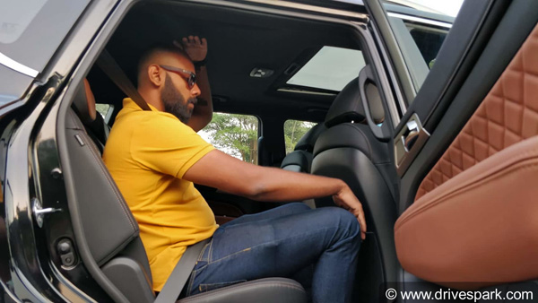 మహీంద్రా ఆల్టురస్ జి4 - మహీంద్రా సంస్థయొక్క ప్రిమియం ఎస్‌యూవీ కారు