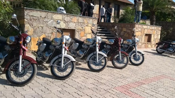 అతి త్వరలో గ్రాహకుల చేతికి అందనున్న జావా బైకులు