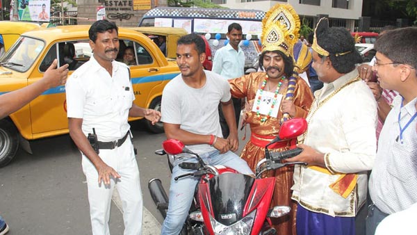 మీ పాత కేసులను క్లోస్ చేసేందుకు ట్రాఫిక్ పోలీసులనుండి దిమ్మతిరిగే ఆఫర్