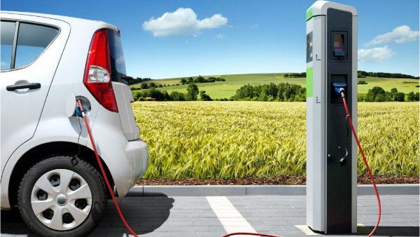 ఒక్కసారి ఛార్జింగ్‌తో 312 కి.మీ మైలేజ్ ఇచ్చె ఈ కారుయొక్క ధర ఎంతో తెలుసా.?