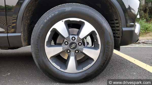 ఈ మహీంద్రా ఆల్టురాస్ జి4 కారుకు కొత్త పేరునిస్తె 2 కార్లు ఫ్రీ..!!