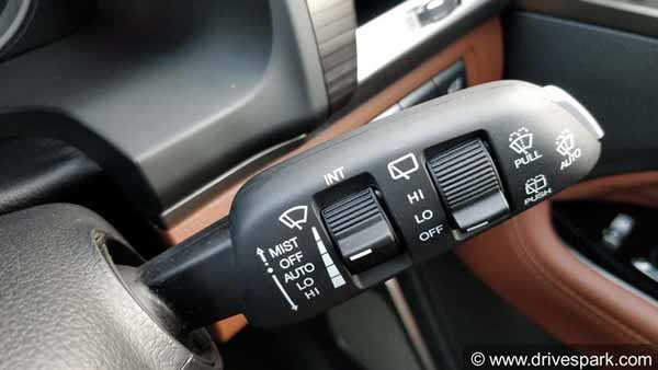 ఈ మహీంద్రా ఆల్టురాస్ జి4 కారుకు కొత్త పేరునిస్తె 2 కార్లు ఫ్రీ..!!