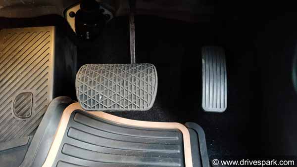 ఈ మహీంద్రా ఆల్టురాస్ జి4 కారుకు కొత్త పేరునిస్తె 2 కార్లు ఫ్రీ..!!