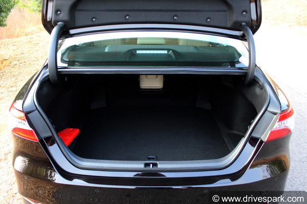 సరికొత్త టొయొటా క్యామ్రి హైబ్రిడ్ కార్ రివ్యూ