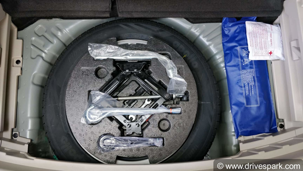 మహీంద్రా ఎక్స్‌యూవీ300 రివ్యూ - ఎక్కువ సేఫ్టి, ఎక్కువ ఫీచర్స్