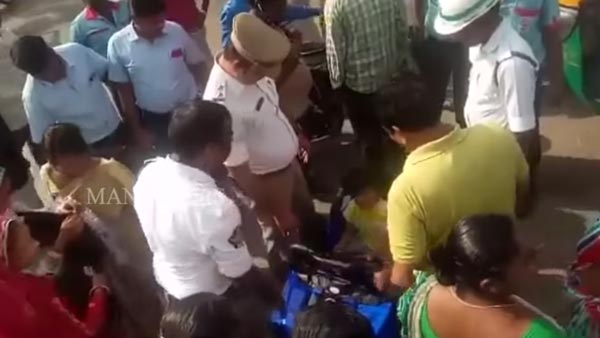 బొమ్మ కార్ తో హైవే లోకి దూసుకెళ్లిన చిన్నారి..!