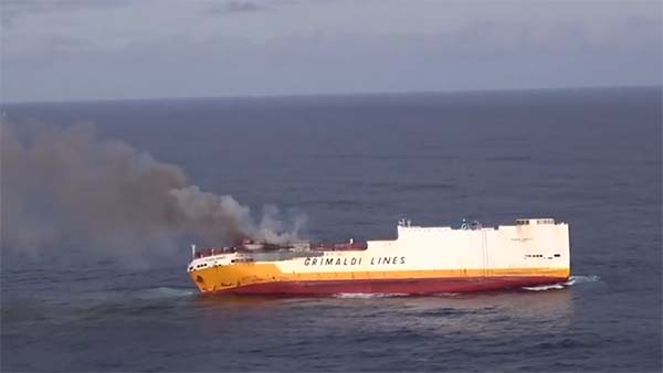 అట్లాంటిక్ మహాసముద్రంలో 2,000 లక్సరీ కార్ లు మునిగి పోవడం ఎప్పుడైనా చూసారా! 