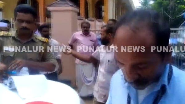 కెఎస్ఆర్టిసి బస్సు డ్రైవర్ ని పట్టుకున్న ఆర్టీవో ఆఫీసర్ ..! 