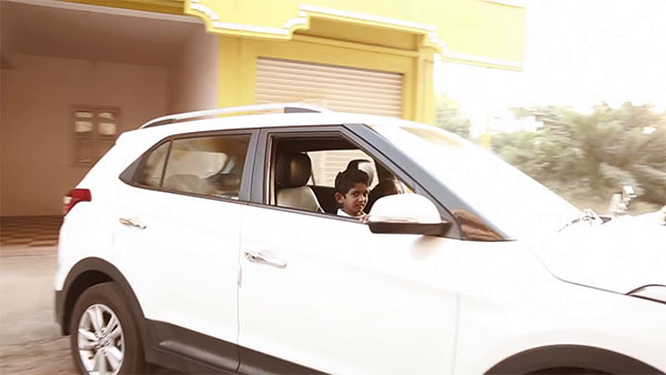 10-ఏళ్ల పిల్లాడు హ్యుందాయ్ కారును నడపడం చూసారా!:[వీడియో] 